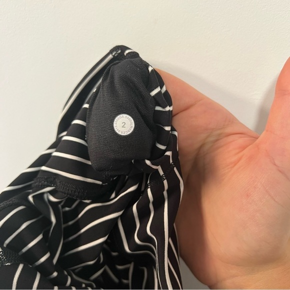 Lululemon Wunder Under Crop (High-Rise)  *21" size 2 - Picture 10 of 10